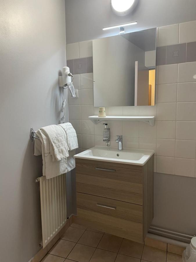 Hotel De La Gare Eygliers Екстериор снимка