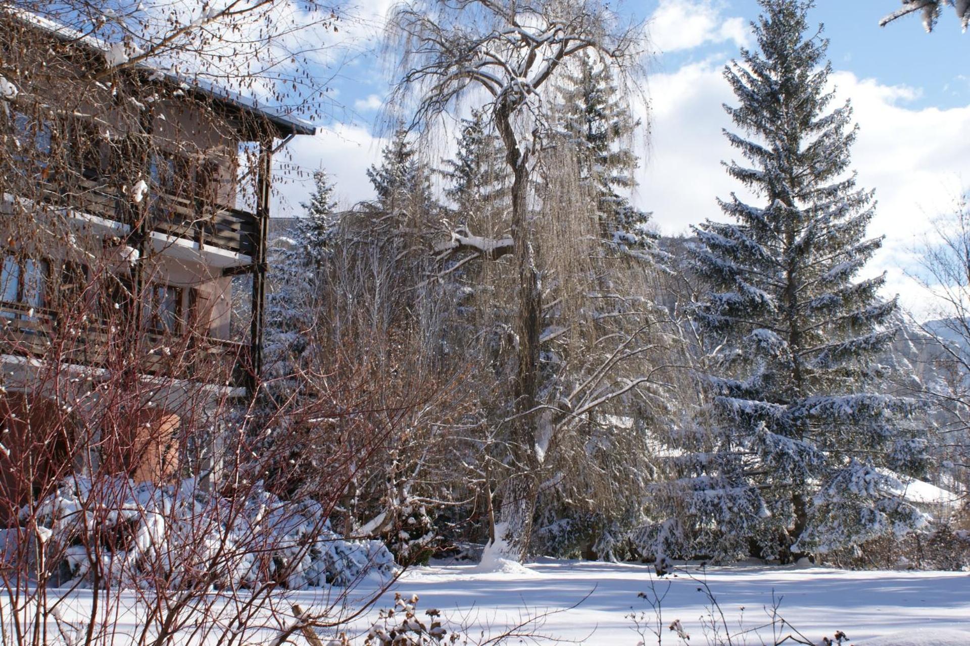 Hotel De La Gare Eygliers Екстериор снимка